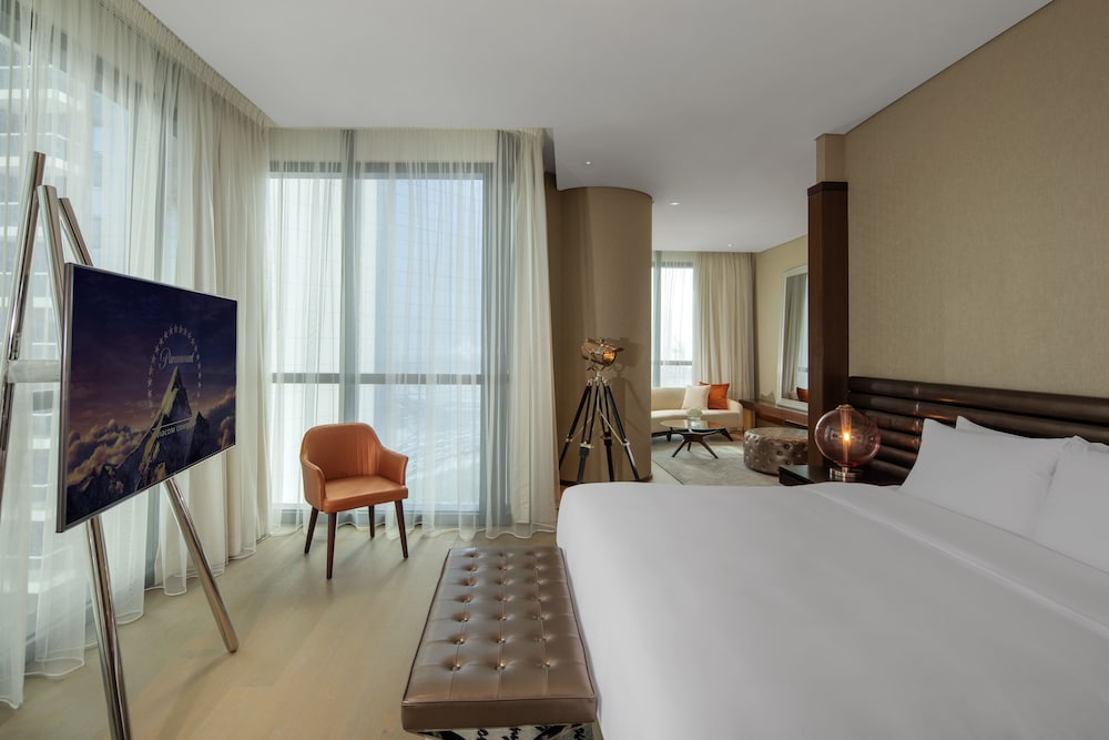 Paramount Hotel Dubai 8/72