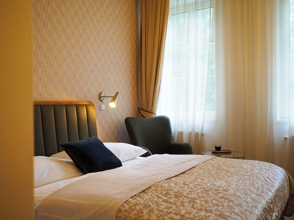 Boutique Hotel 16 11/50