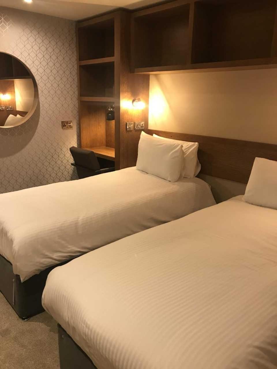 Budget, Double or Twin Bed, Motel Building