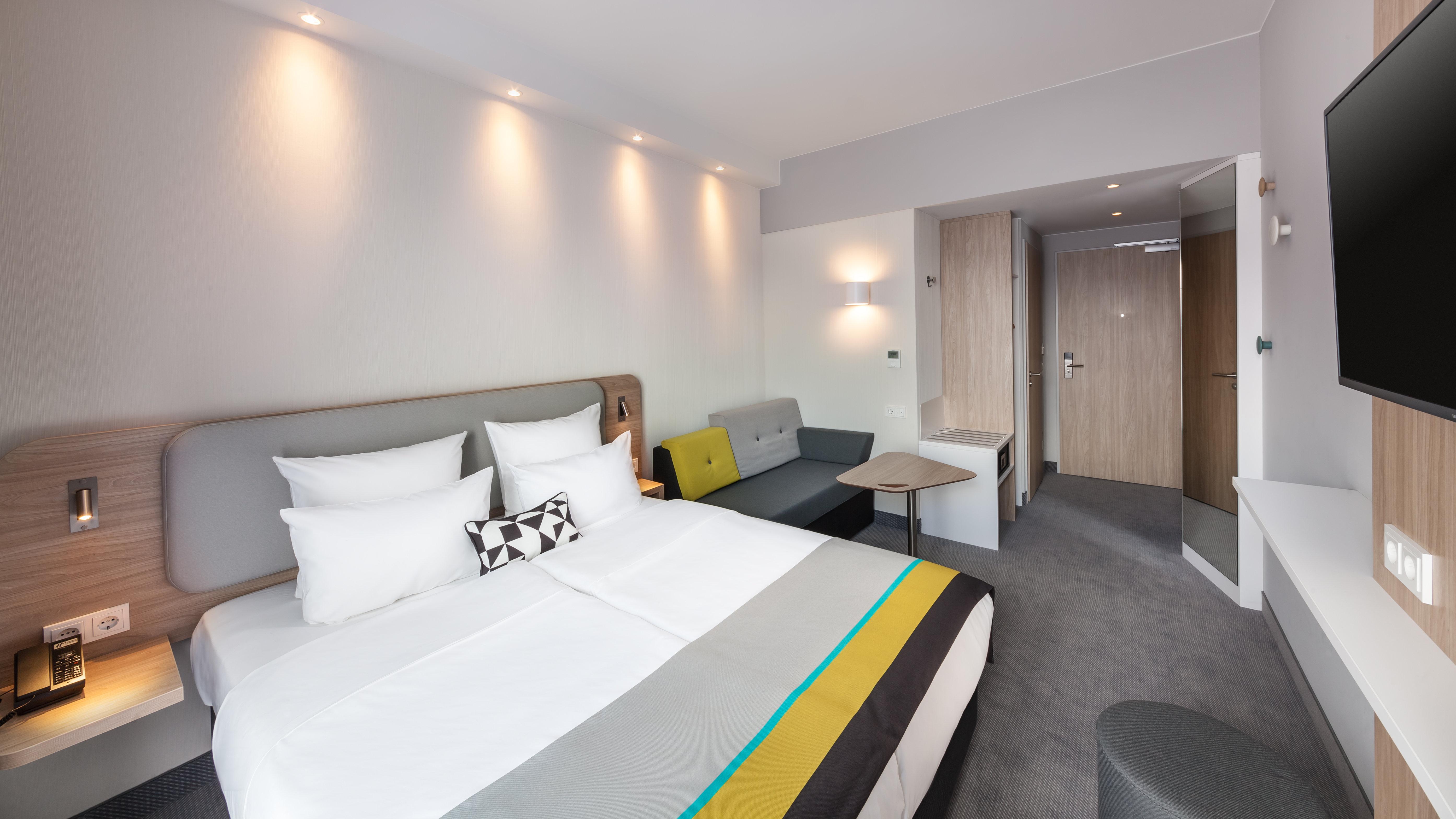 غرفة بسرير كوين، Holiday Inn Express Dusseldorf Hauptbahnhof 3/8
