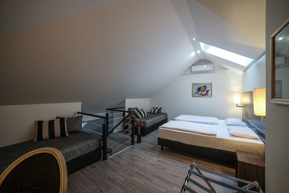 Hotel Assenzio Prague 24/48