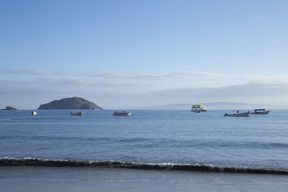 Decameron Isla Coral Guayabitos Ramada All Inclusive Resort 42/48