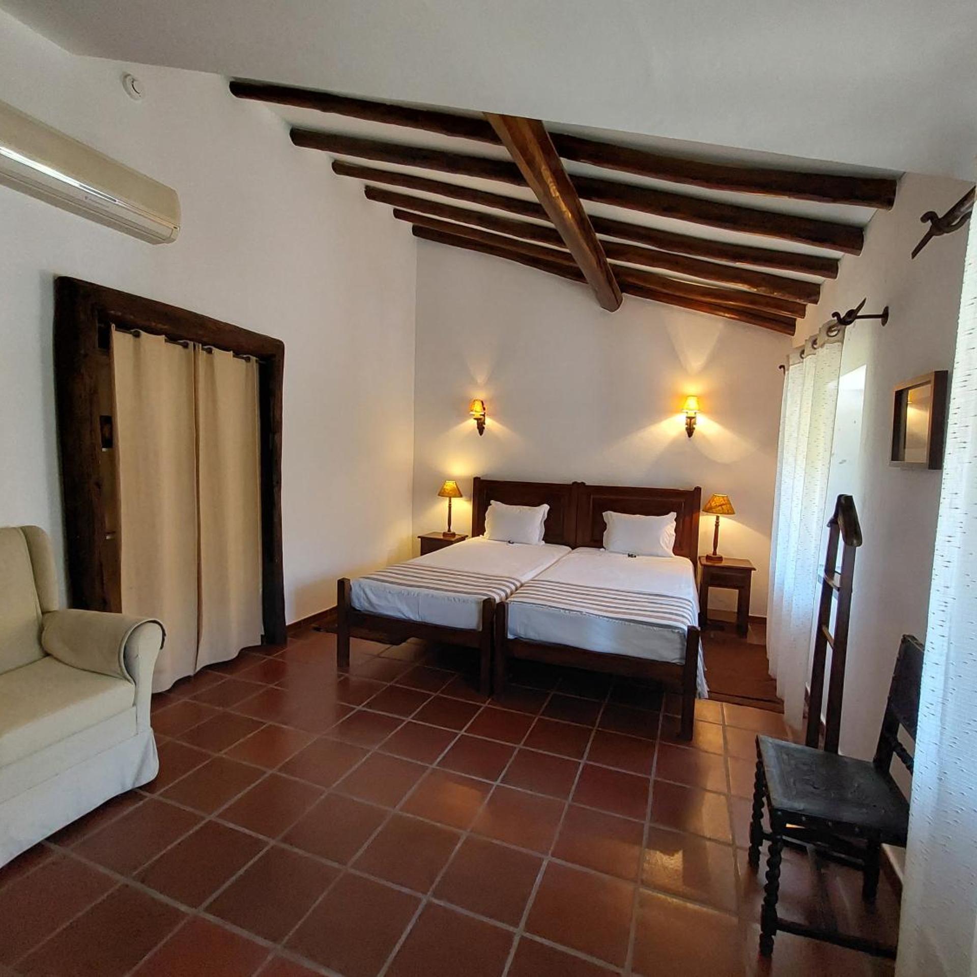 Room, Twin Beds