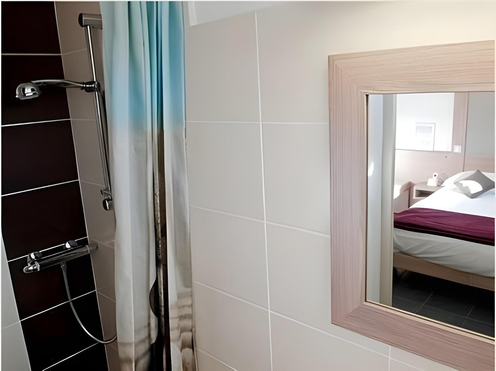 HOTEL LES VIEILLES GRANGES 15/16