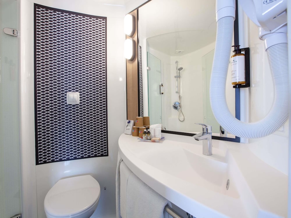IBIS CHERBOURG LA GLACERIE 73/77