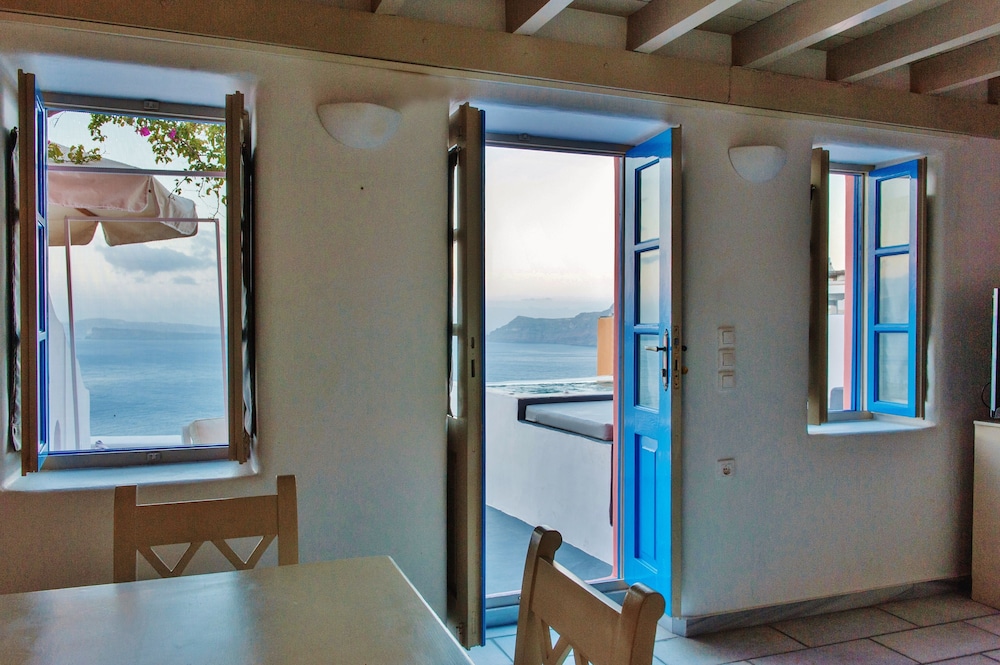 Chroma Suites 33/33