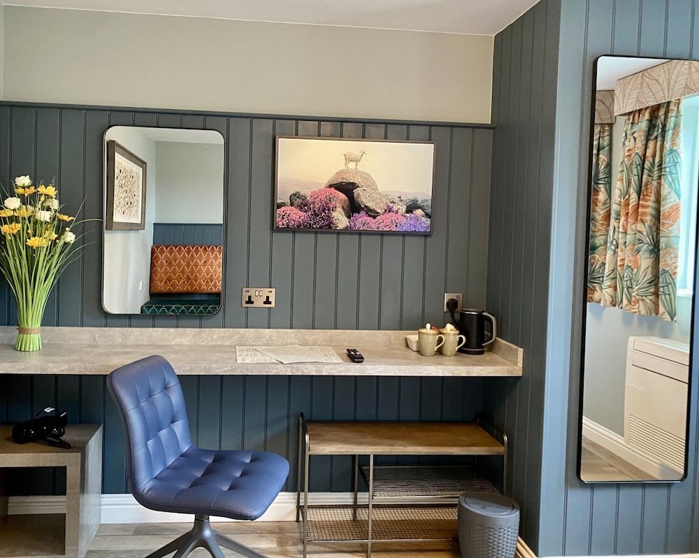 The White Horse Inn 3/48