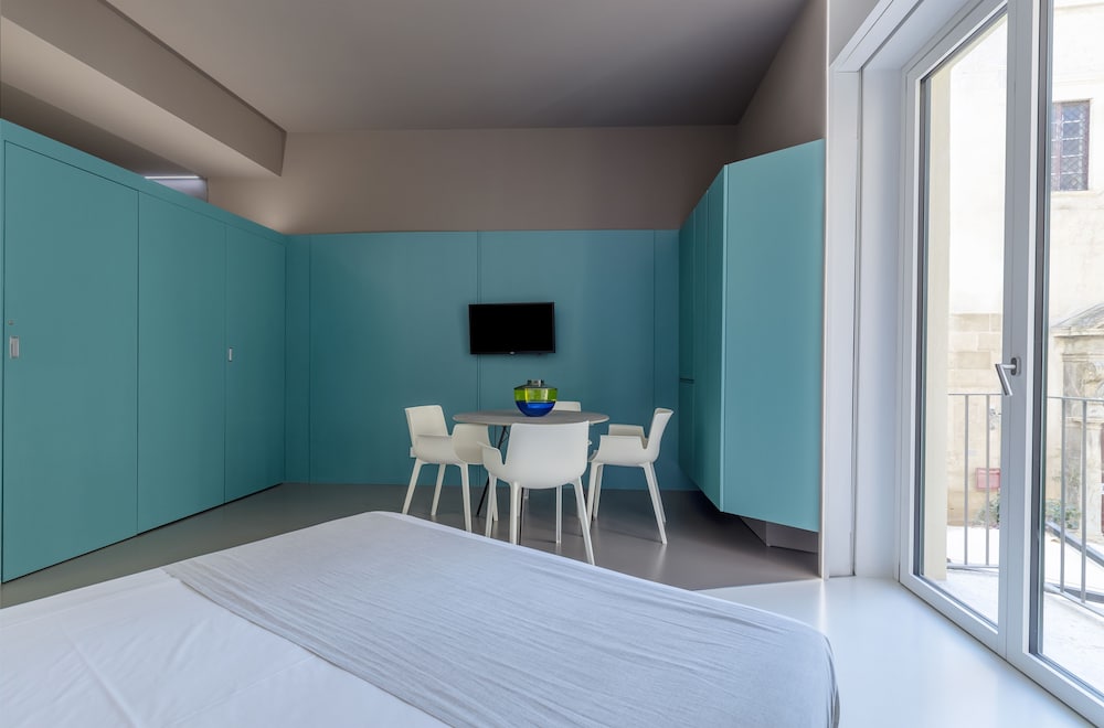 Five Place Design Suite & Apartments 19/58