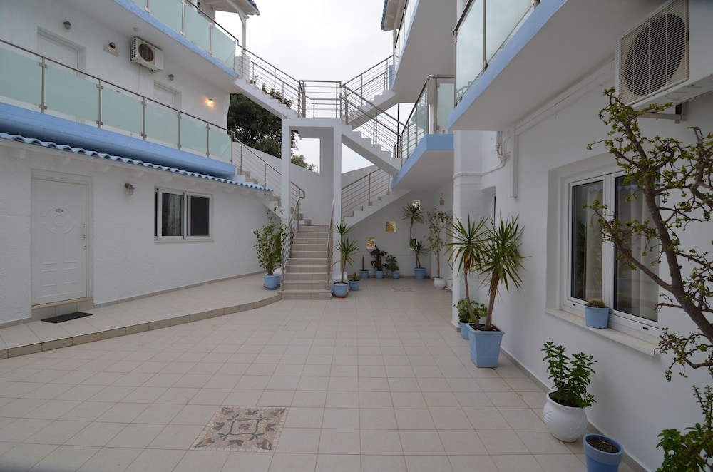 Areti Hotel 52/55