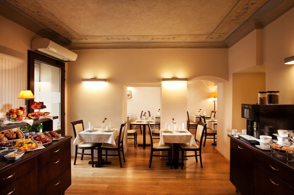 Hotel Santi 48/56