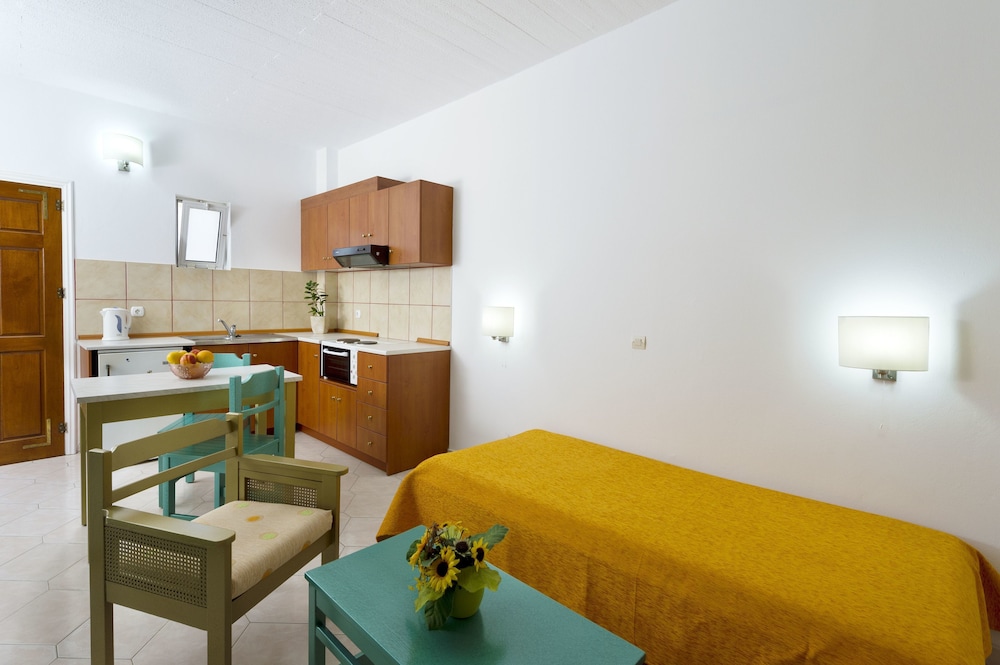 Trianta Hotel Apartments 33/33