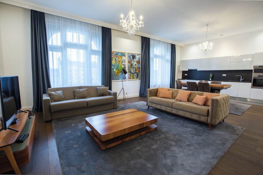 Utto Luxury Suites 37/54