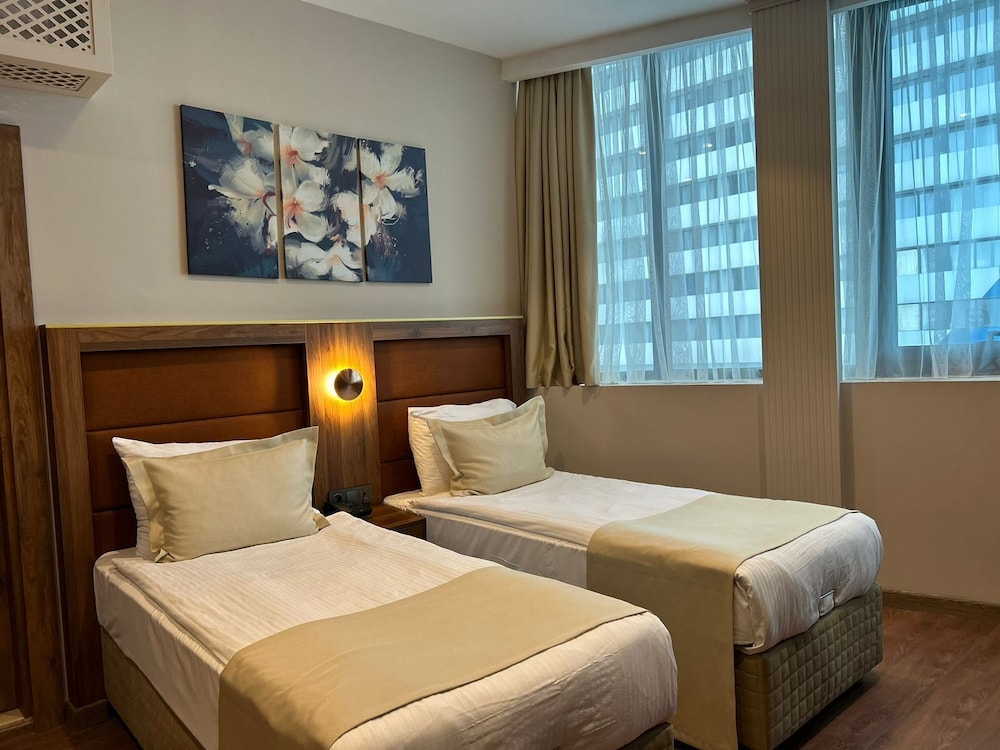 ECONOMY, TWIN BEDS, CITY VIEW