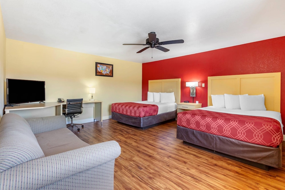 Econo Lodge Clovis 36/58