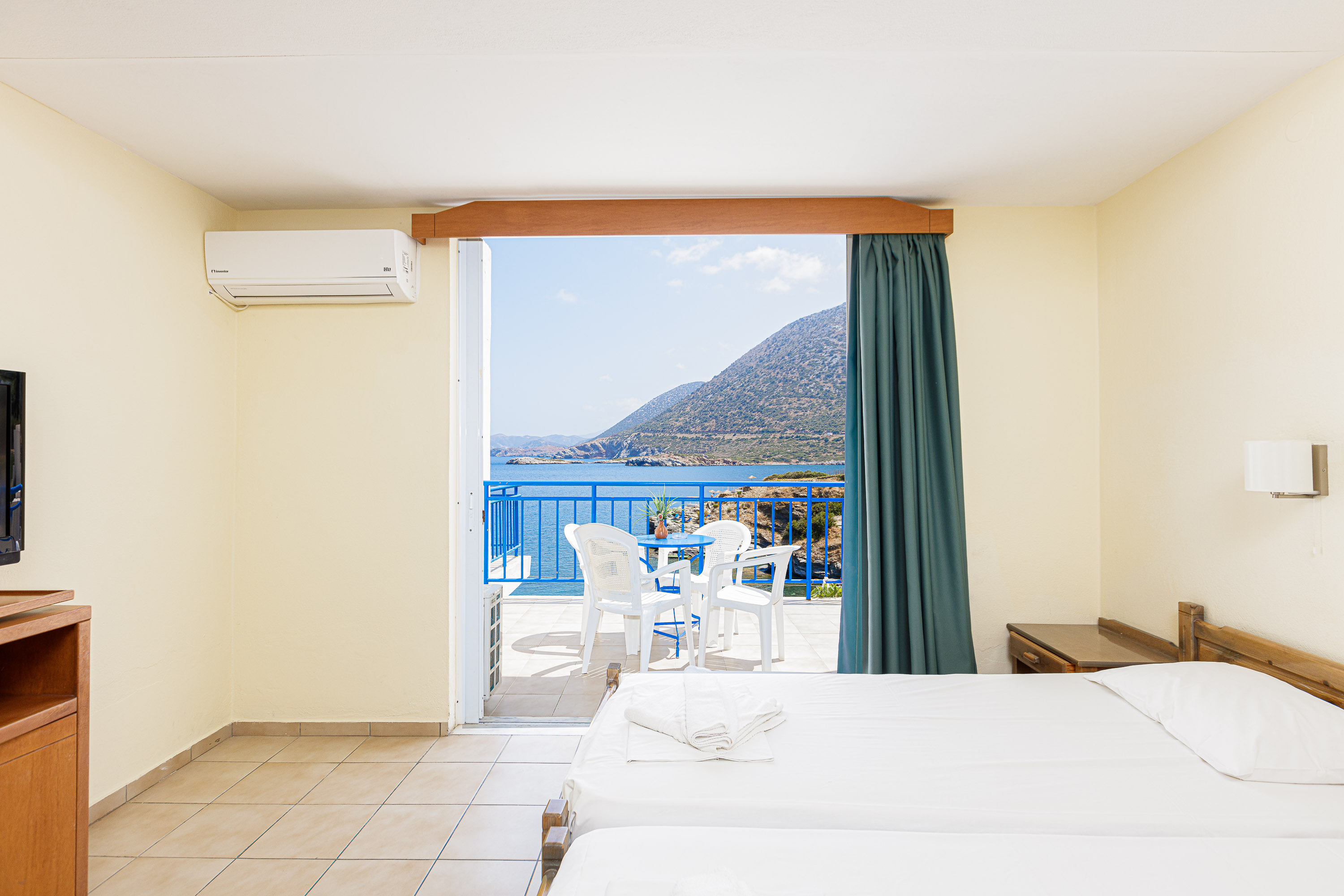 TWIN ROOM VILLAGE MOUNTAIN VIEW