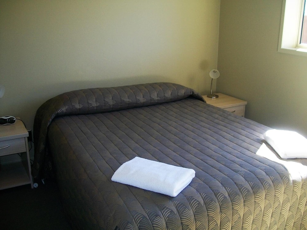 Sierra Motel and Apartments 26/50