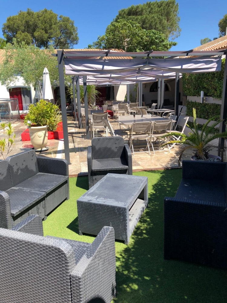 LES AUBUNS COUNTRY HOTEL 23/45
