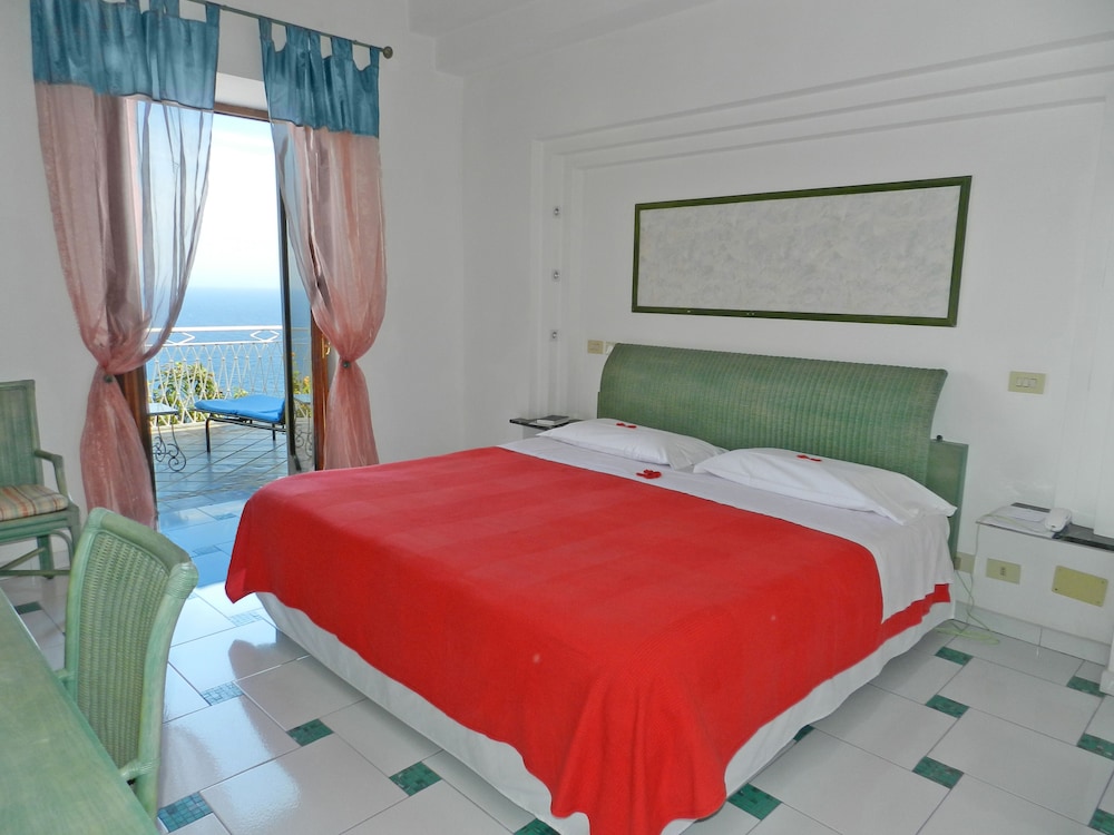 SUPERIOR, DOUBLE BED, SEA VIEW, TERRACE