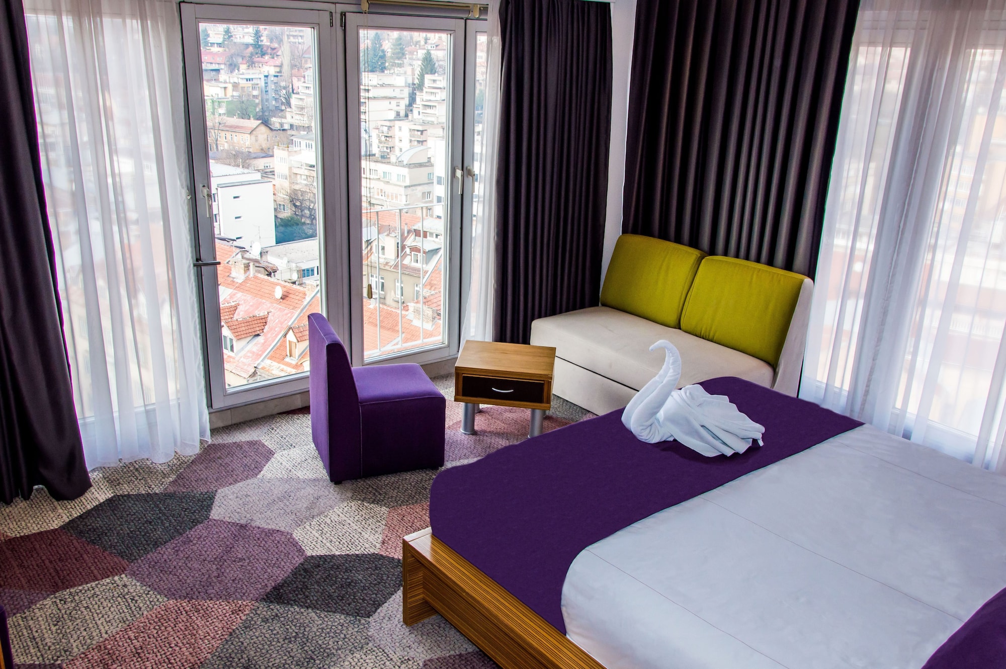 ROOM, TRIPLE
