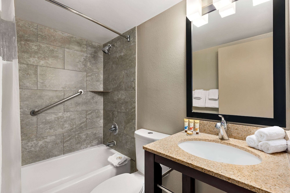IBAN Dallas Park Central Hotel, Trademark by Wyndham 20/24