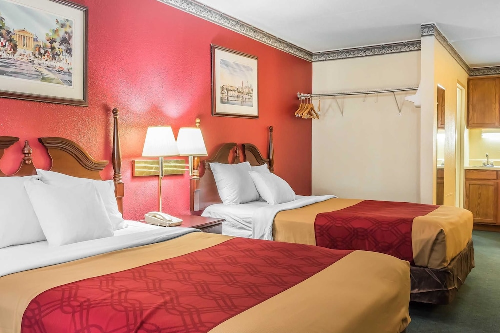 Econo Lodge Airport Reading PA 10/37