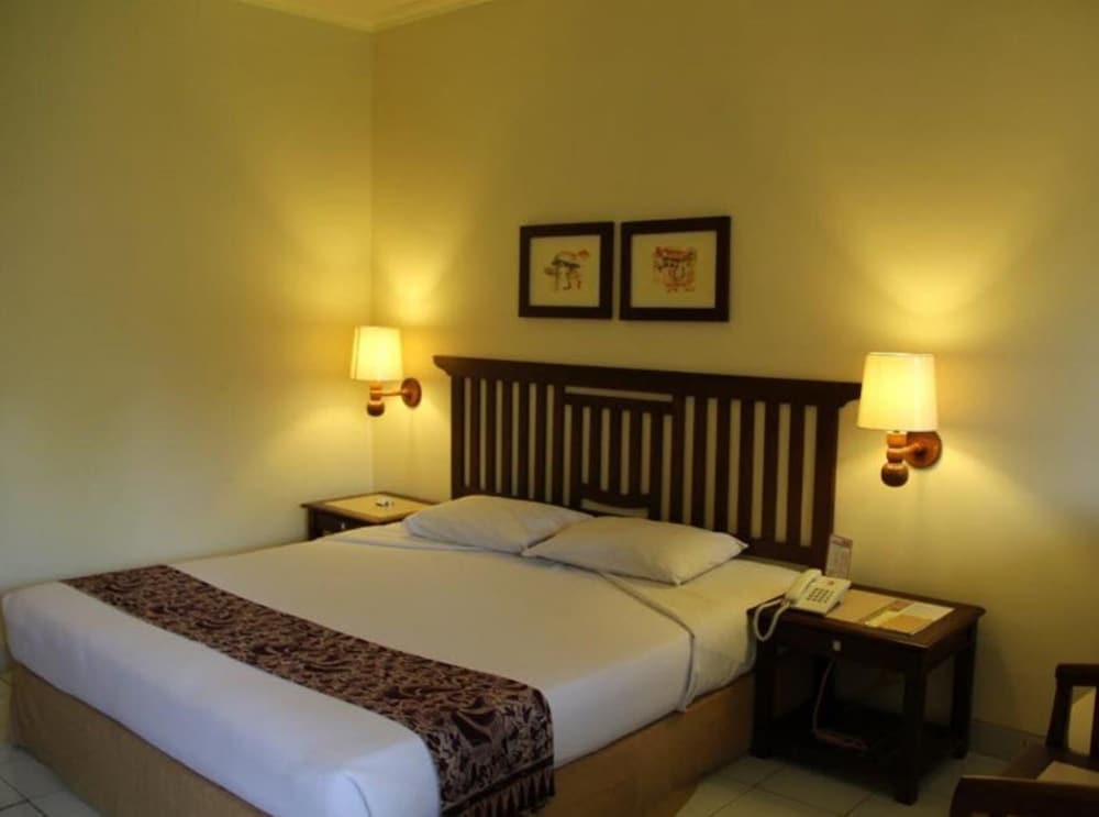BESAKIH BEACH HOTEL 17/67