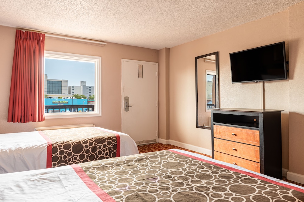DELUXE, 2 DOUBLE BEDS, KITCHENETTE