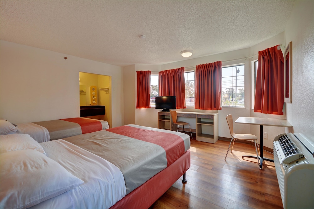 Motel6 Wethersfield, CT - Hartford 26/66