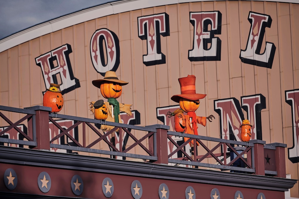 Disney S Hotel Cheyenne 2/46