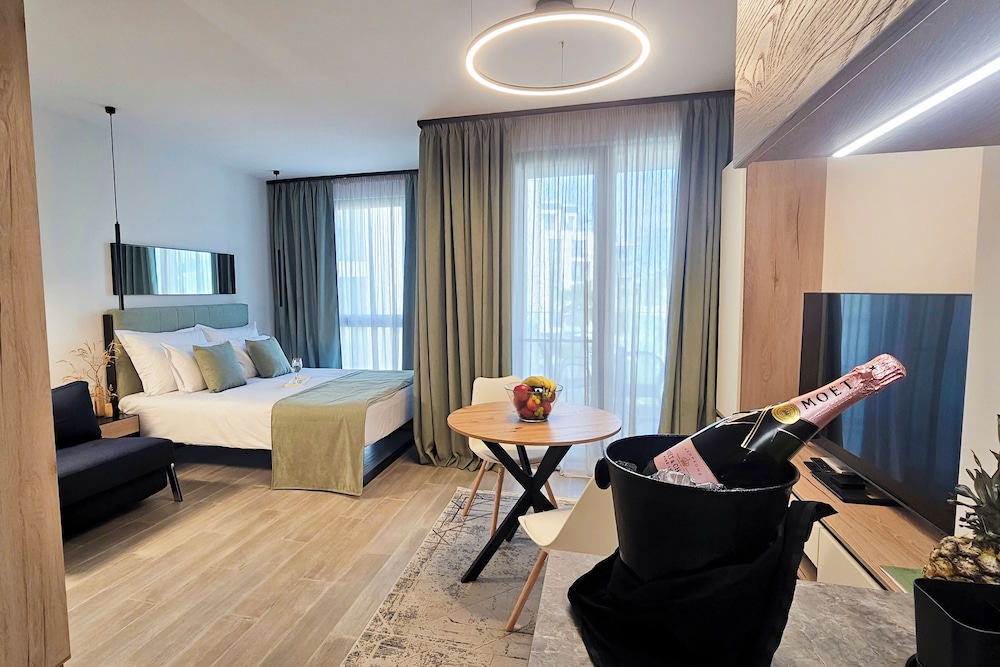 Azur Premium Resort 36/75