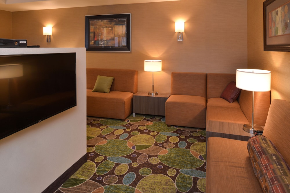 Holiday Inn Express Suites Pocatello 63/97