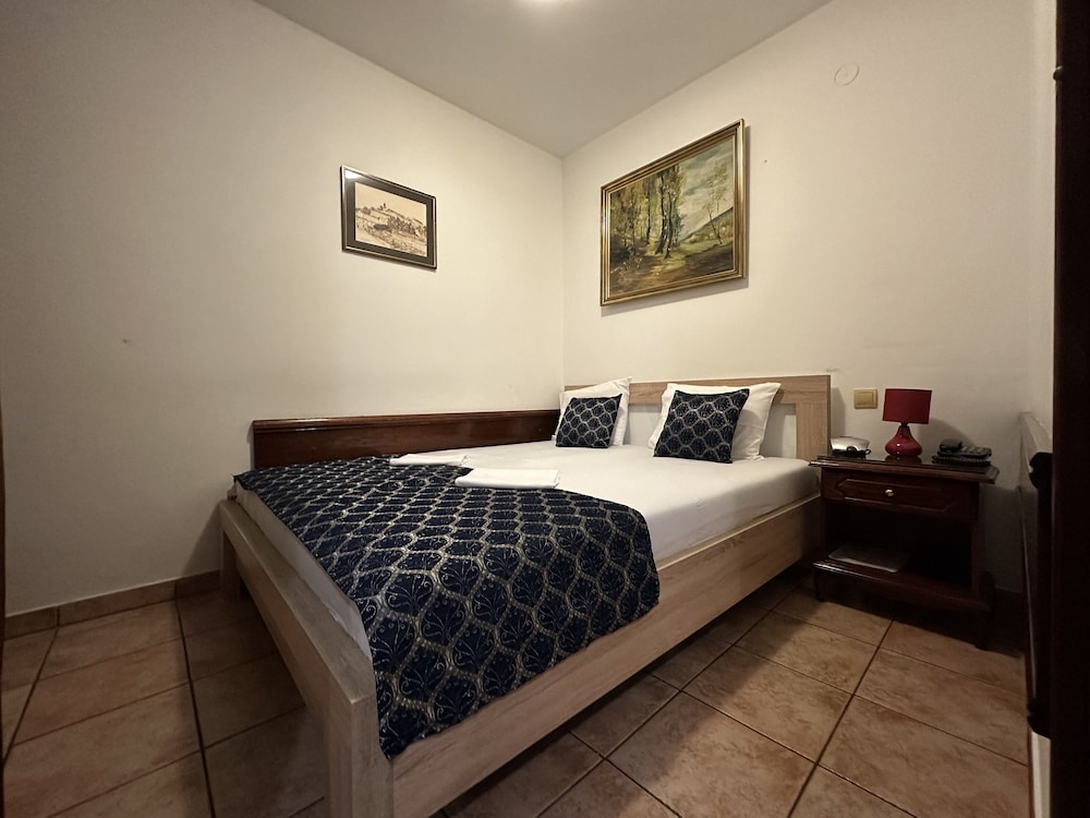 VILA LUX HOTEL 14/70