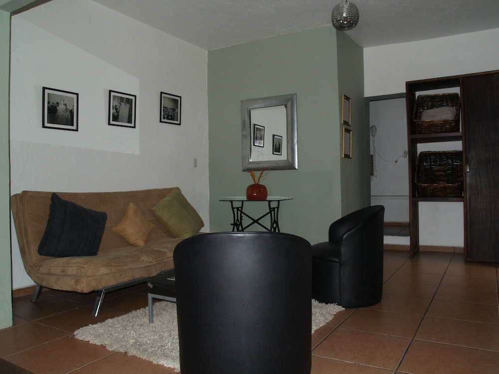 Los Agaves Hotel 50/52