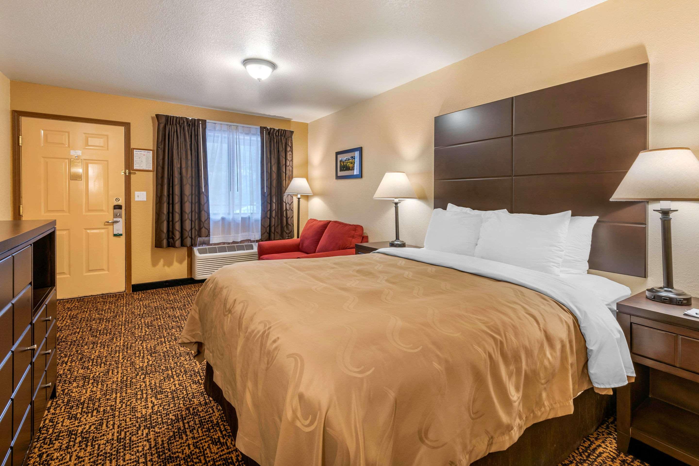 Efficiency, Queen Bed