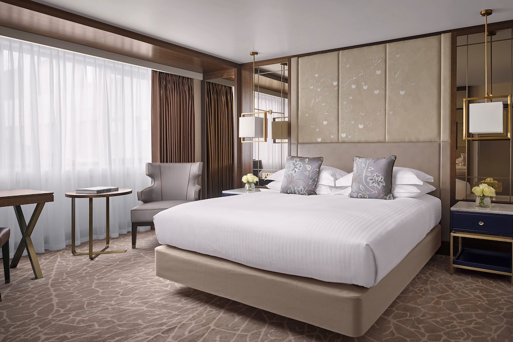 King Bed, Mayfair Floor