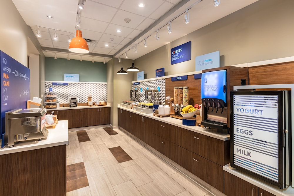 Holiday Inn Express & Suites Moreno Valley - Riverside 43/47