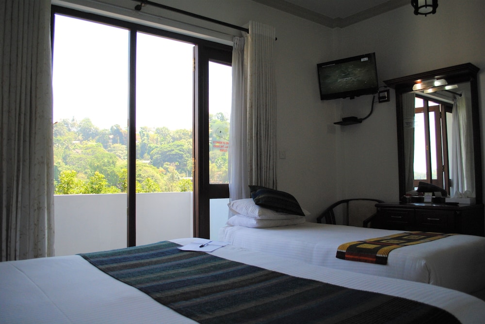 Yo Hotel 26/75