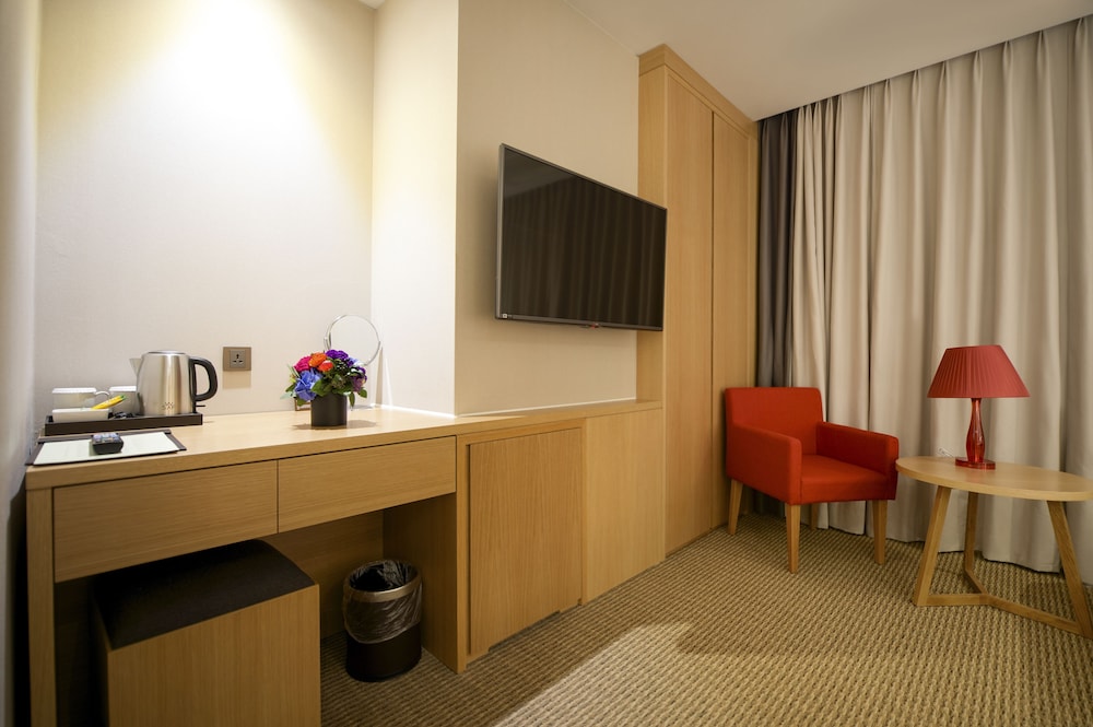 NEW ORIENTAL HOTEL 39/50