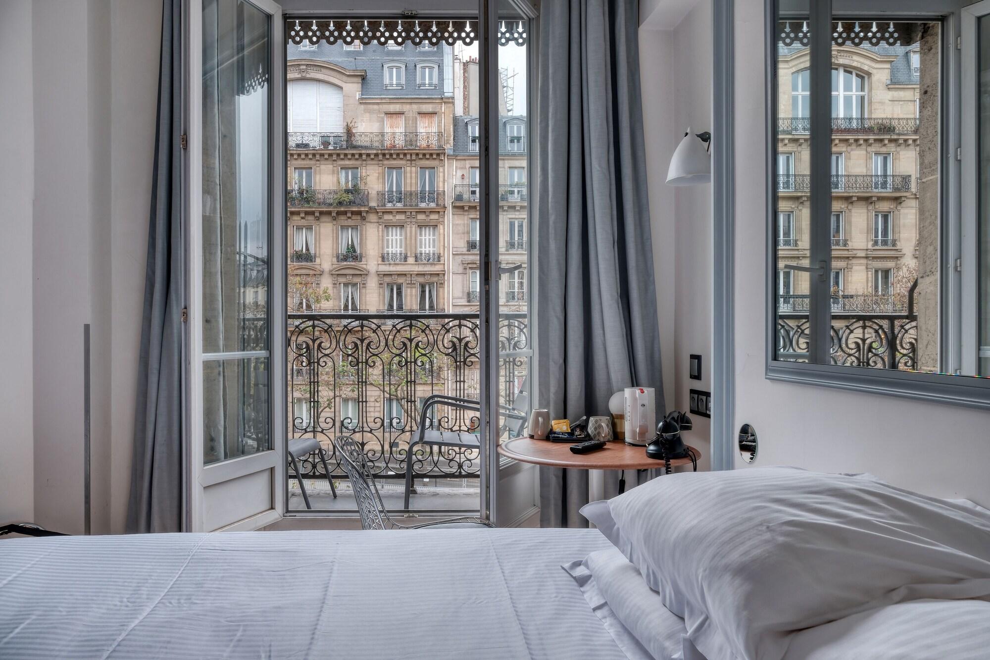 Room, Double Bed, Arc De Triomphe View, Balcony