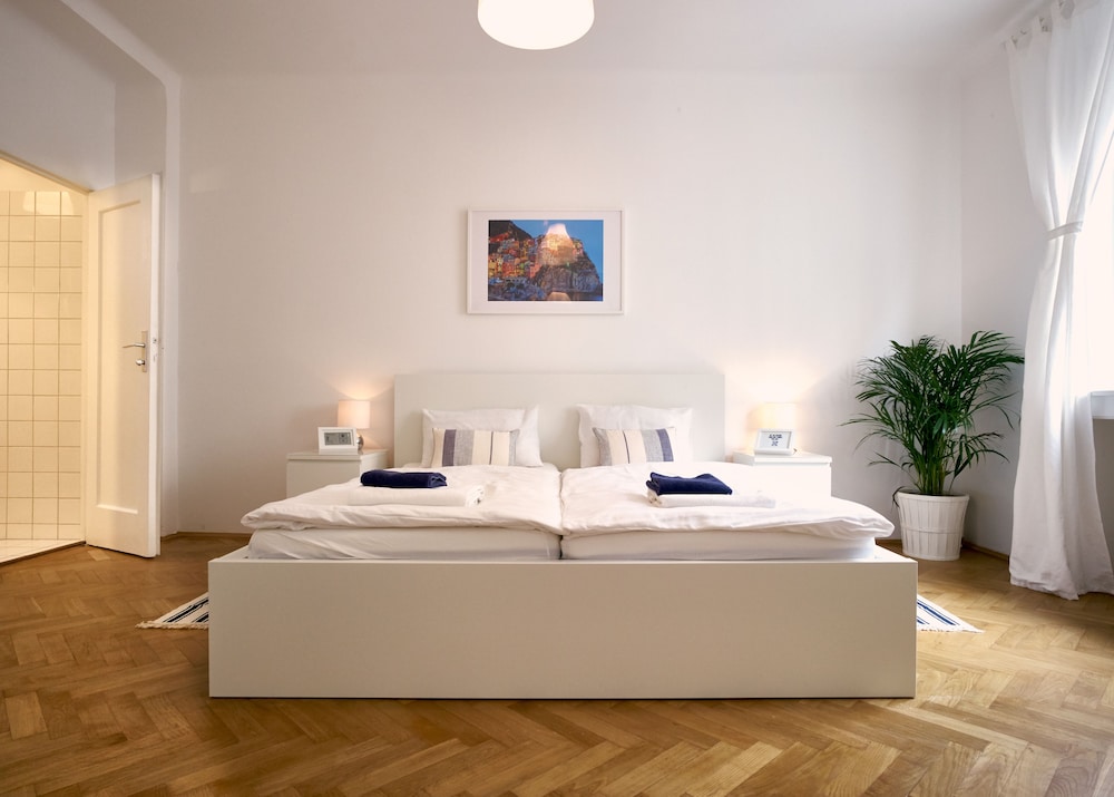 Opera City Center Apartments 10/50