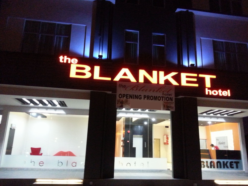 The Blanket Hotel 5/45
