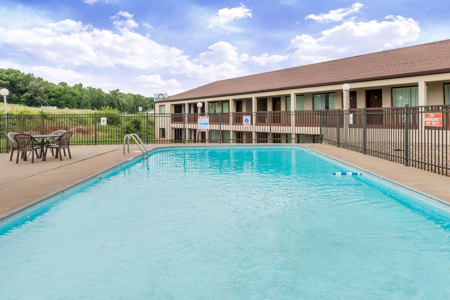 Days Inn by Wyndham Hannibal 6/22