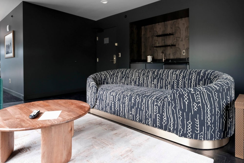 The Inn Hotel Lake Okoboji, Ascend Hotel Collection 6/50