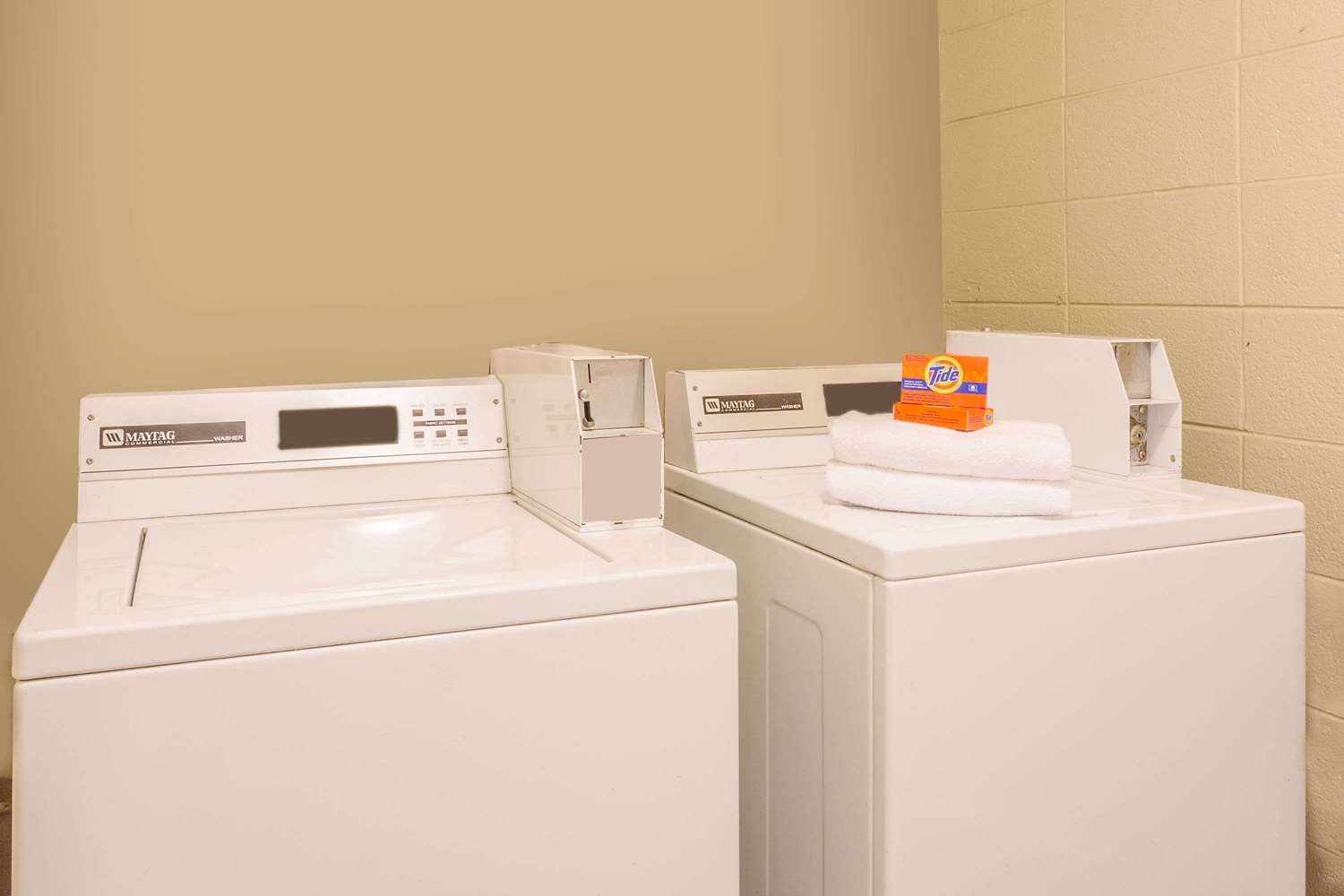 Travelodge by Wyndham Suites Virginia Beach Oceanfront 7/16