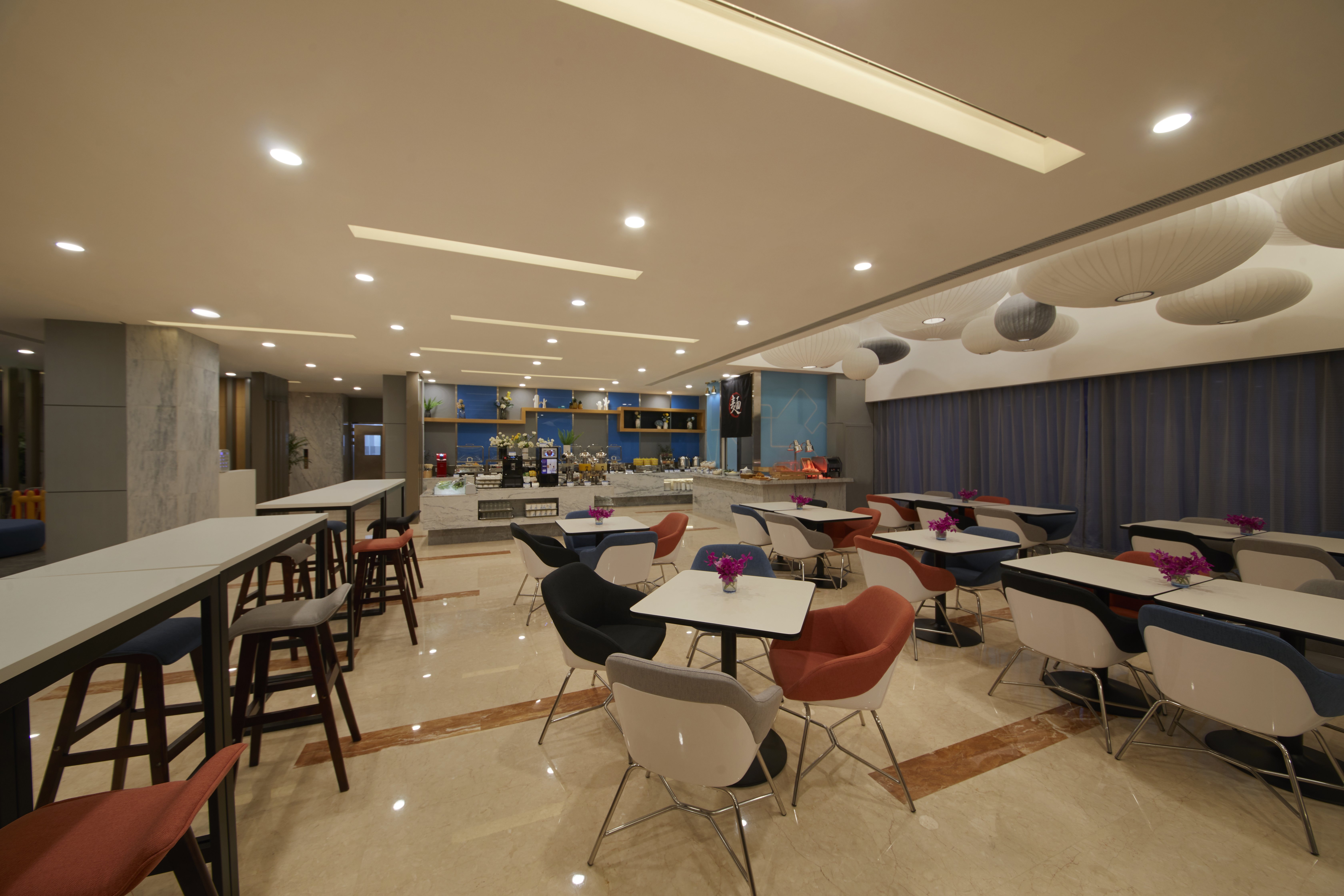 Holiday Inn Express Zhengzhou Zhengdong 50/73
