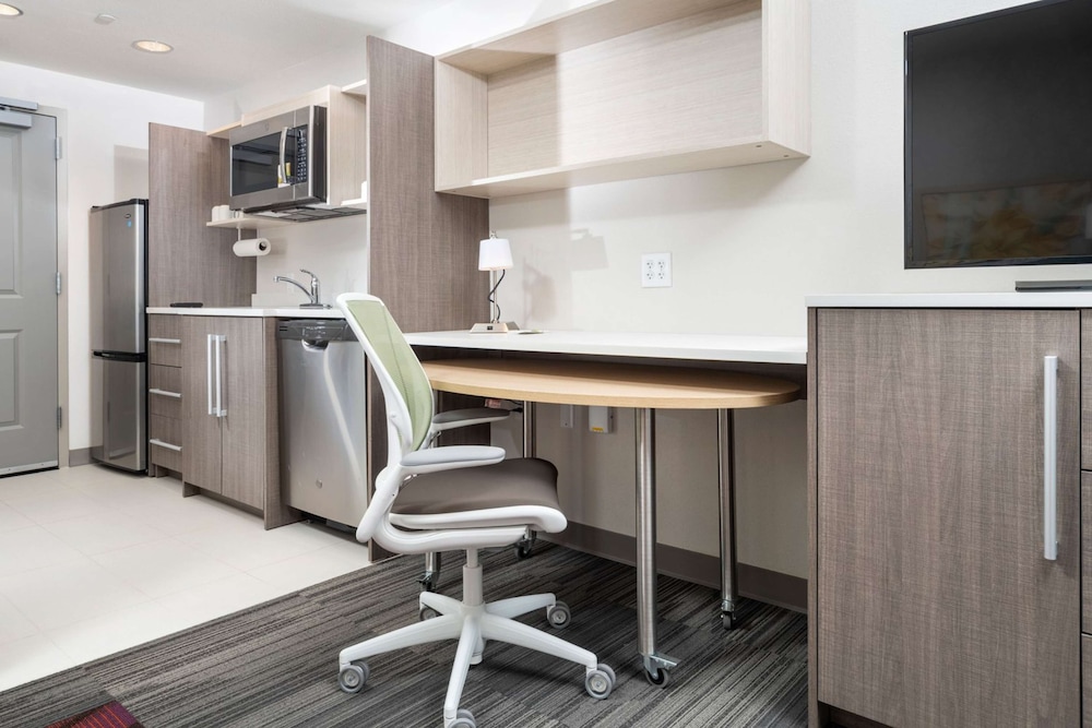 Home2 Suites by Hilton Newark Airport 22/25