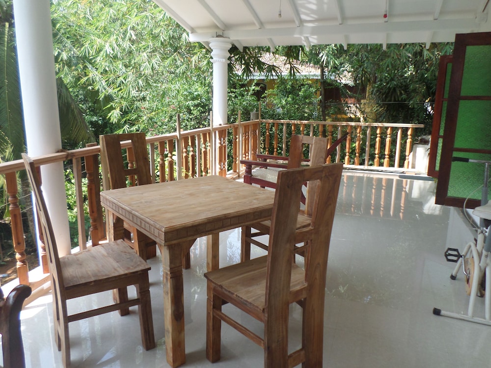 La Villa Guest House 30/50