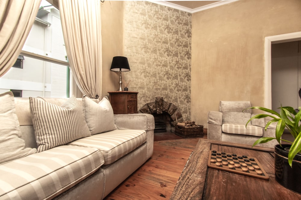 Auberge Burgundy Guest House Hermanus 31/43