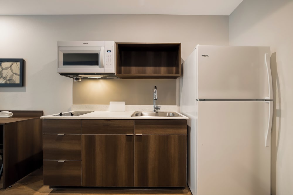 WoodSpring Suites Denver Commerce City 8/20