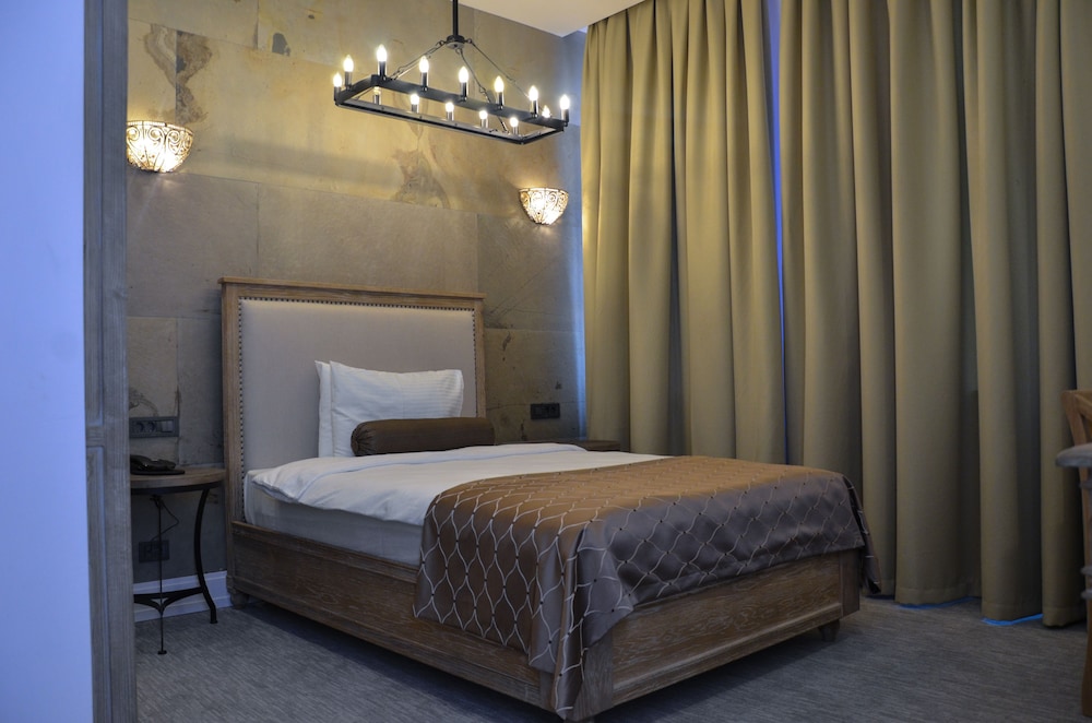 Shirvanshah Hotel 10/70